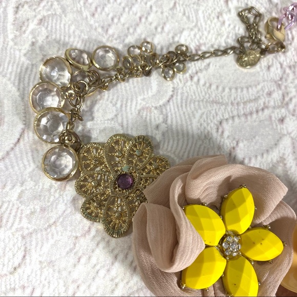 Reworked vintage flower statement necklace handmade by me OOAK - Picture 3 of 6